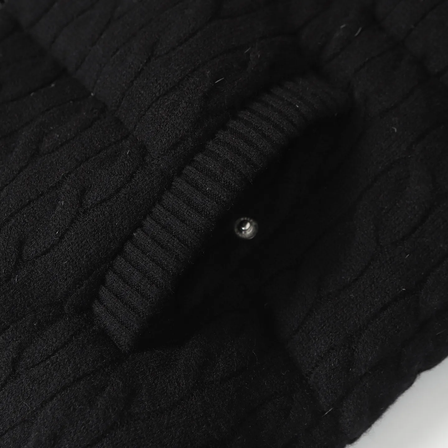 P1000 Women's】Ralph/Ralph Lauren 25ss new hooded down jacket brings warmth within reach. 🧵 Combining classic cable knitting with warm down, it’s a textured choice. Warm winter colors, the answer to classics and style. ❄️ Needless to say, the texture speaks for itself. Rah Lauren cable down jacket defines winter style. Color Black Khaki Size s m L xL